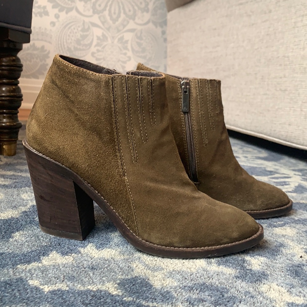 Aquatalia Boots (Made in Italy) -Size 8 1/2 (Women’s) -Good condition